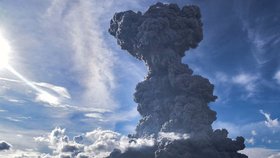 V Indonésii explodovala sopka Sinabung. Popel se z ní tyčí 7 kilometrů vysoko