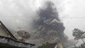 V Indonésii vybuchla sopka Semeru