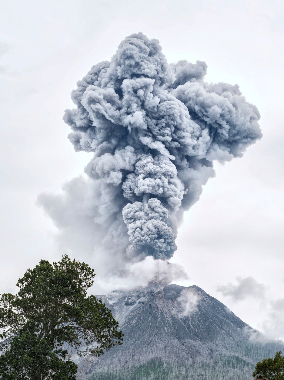 Sopka Sinabung, která se probudila k životu po 400 letech.