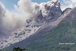 Výbuch sopky Merapi v Indonésii: Kouř vstoupá až do výšky 7 km