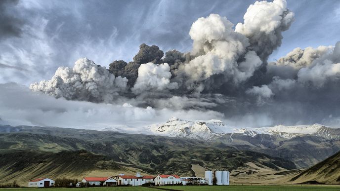 Temná sopečná mračna nad Islandem