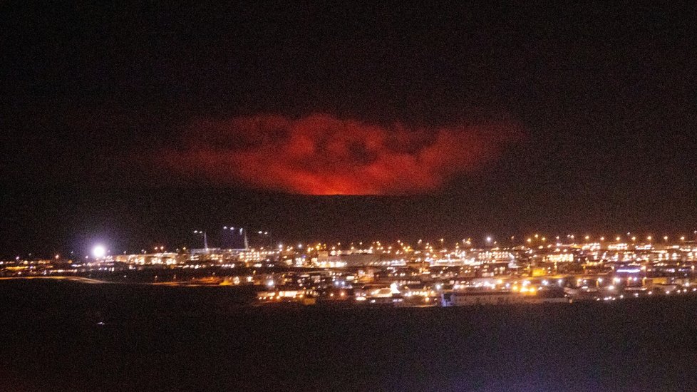 Sopka Fagradalsfjall na Islandu vybuchla (20. 3. 2021).