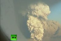 VIDEO: Na Islandu po roce běsní vulkán!