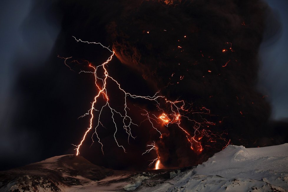 Takhle děsivě to vypadá přímo u vulkánu.