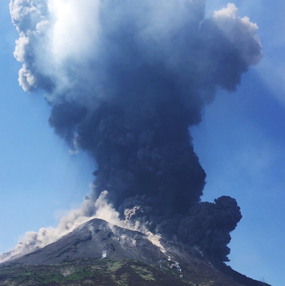 Výbuch sopky Stromboli na Sicílii (28. 8. 2019)