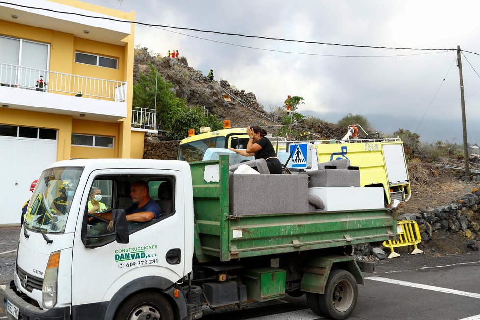 Na ostrově La Palma je kvůli lávě po erupci sopky uzavřena část pobřeží, (22.09.2021).