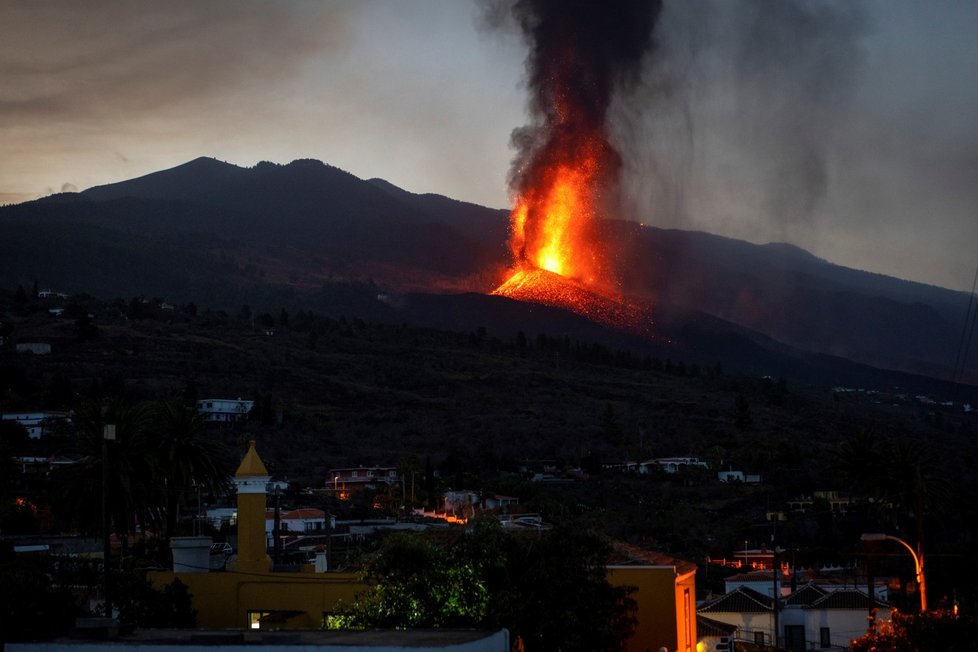 Po 50 letech soptí stratovulkán Cumbre Vieja na La Palmě.