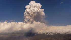 Magma ze sopky Cumbre Vieja na La Palmě může vytékat tři týdny či až tři měsíce (24. 9. 2021).