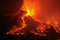 Ohnivé peklo na Kanárech: Sopka zničila 20 domů. Proudy lávy a 5 tisíc evakuovaných