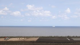 Sopka na Kanárech: Na La Palma uzavřeli letiště, lidé se pryč dostávali trajekty