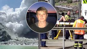 Přeživší erupce sopky na novozélandském ostrově White Island Jake Milbank (19) poděkoval záchranářům.