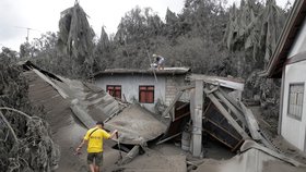 Sopka vyhnala 40 tisíc lidí a úřady varují: „Nevracejte se“. Popel pokryl celé vesnice 