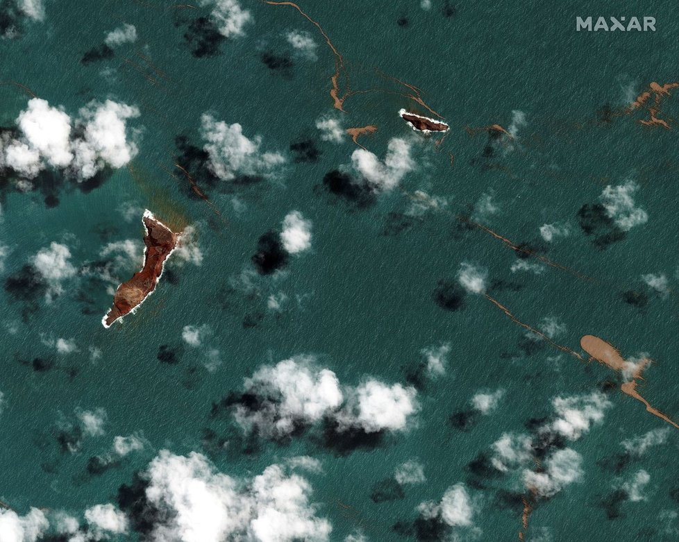Satelitní snímky souostroví Tonga po erupci sopky
