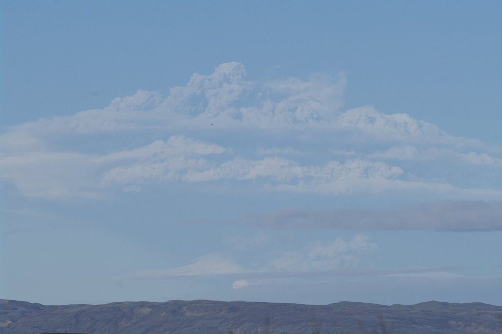 Oblak zahalil Island