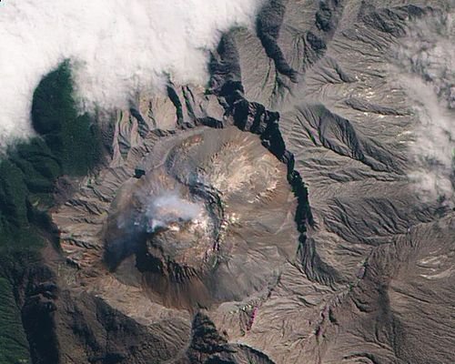 Sopka Chaitén v Chile: vpravo je vidět zem pokrytá popadaným popelem