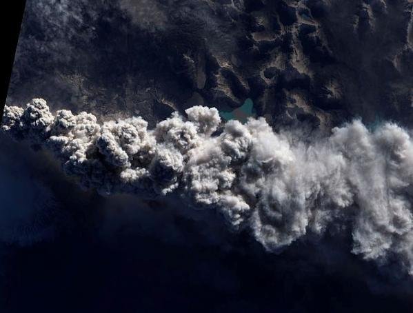 Sopečný prach, který po erupci Puyehue-Cordón Caulle vystoupal do výšky 10 kilometrů