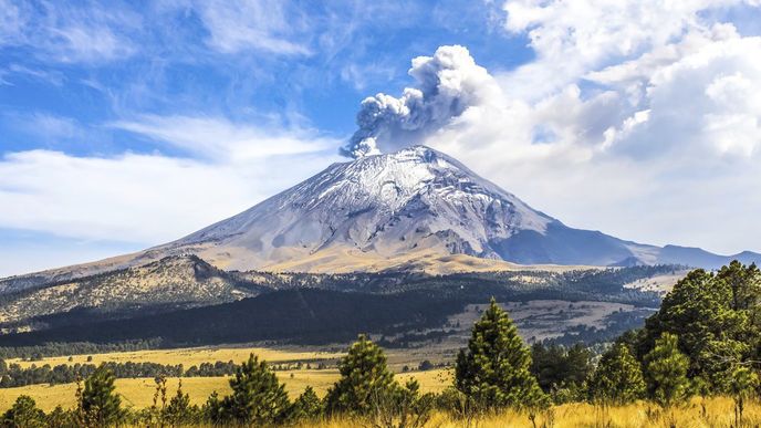 Popocatépetl není jen dětský jazykolam, je to také sopka nedaleko Mexico city a druhý nejvyšší bod Mexica. Její jméno v indiánském jazyku znamená kouřová hora. Na svahy Popocatépetl je od roku 2000 vstup zakázán. K poslednímu výbuchu došlo v roce 2006.