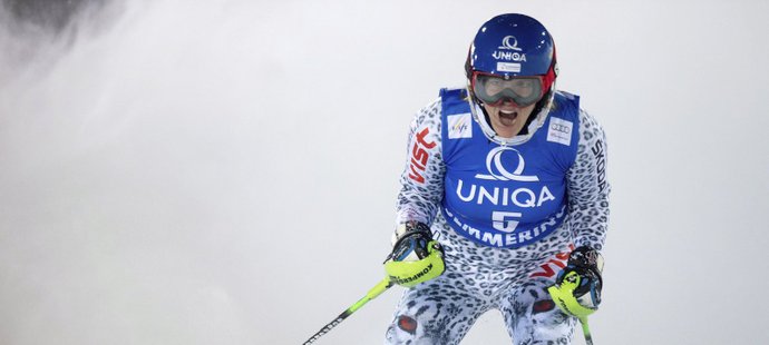 Slovenská lyžařka Veronika Velez Zuzulová během závodu SP v Rakousku 