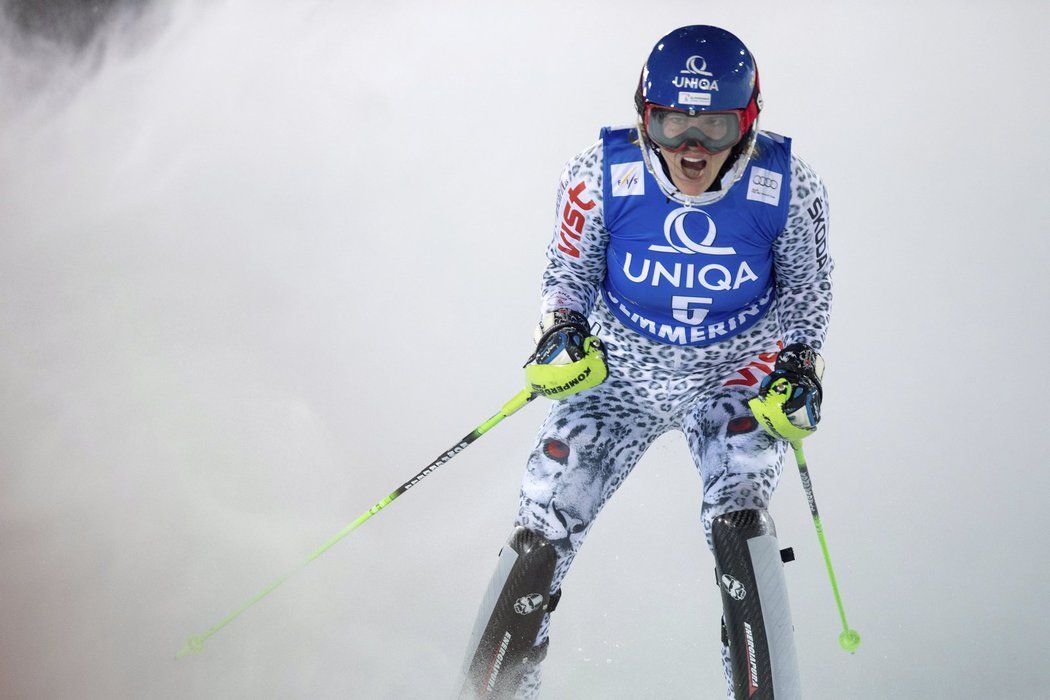 Slovenská lyžařka Veronika Velez Zuzulová během závodu SP v Rakousku