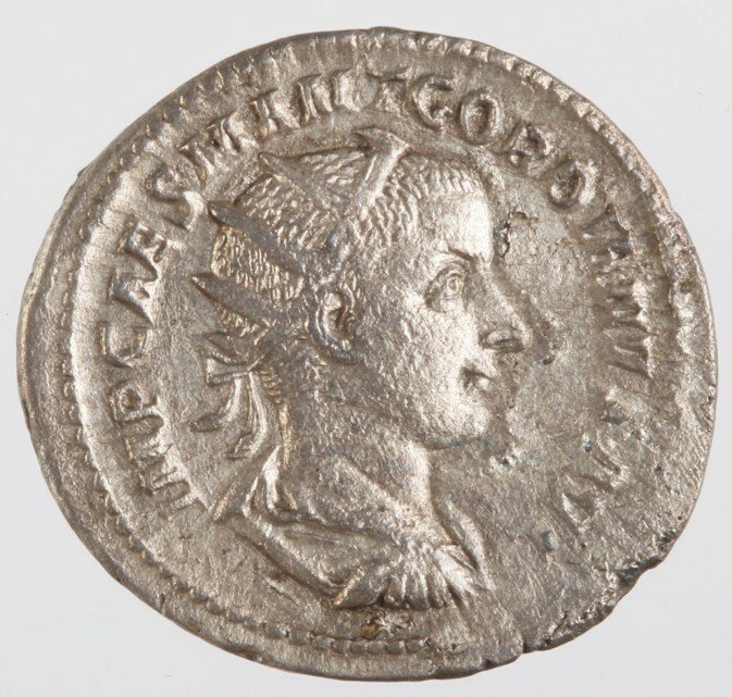 Nalezená římská stříbrná mince z dob panování císaře Gordiana III.