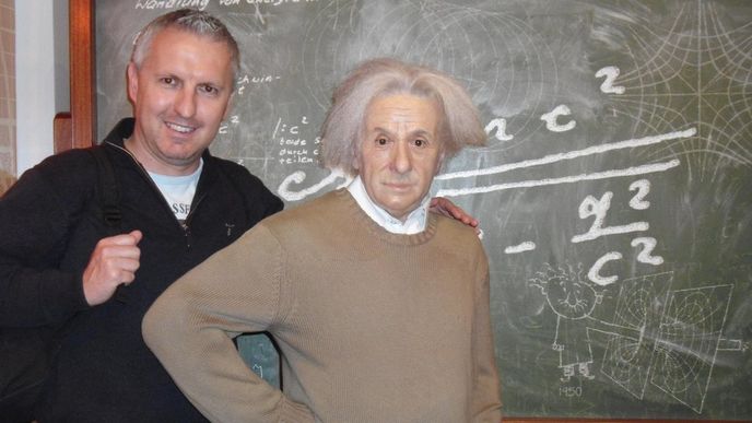 Současný šéf Mark/BBDO Pavel Matějíček (od Alberta Einsteina vlevo) se nesnaží o nic víc než poctivě pracovat.