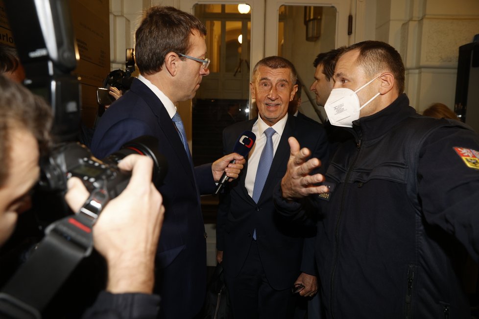 Andrej Babiš u soudu v kauze Čapí hnízdo (17.10.2022)