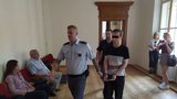Tomáš ujel se školačkou (13) do Maďarska: Kvůli sexu ji držel nůž u krku! Svedla mě ona, řekl