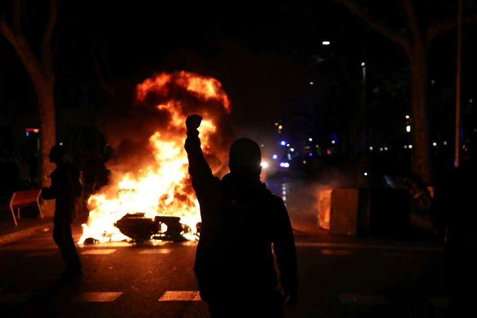 Protesty v Barceloně po rozsudku nad separatistickými politiky (15. 10. 2019)