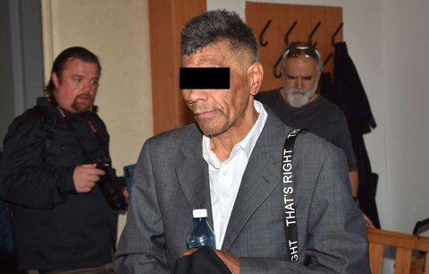 Měl zapálit dům, ve kterém uhořel vozíčkách: Já to nebyl, dušuje se Dezider u soudu