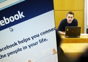 Sociální síť Facebook hromadně žaluje 25 000 uživatelů, včetně zhruba stovky lidí z České republiky. Navrhovatelé si stěžují, že sociální síť porušuje ochranu osobních údajů.
