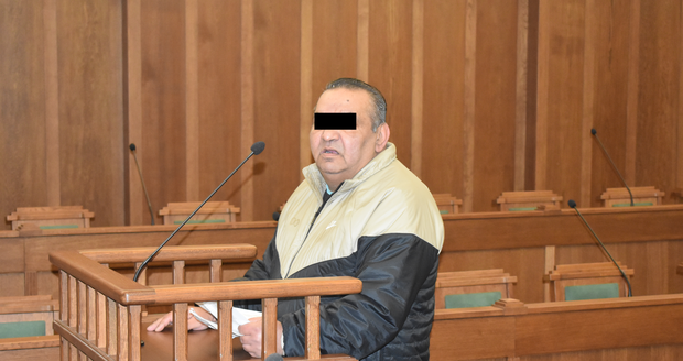 Jiří F. (57) u ostravského krajského soudu. Dle žaloby měl prodat k sexu nezletilou dívku.