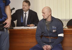 Šedesátiletý Gabriel Bedáň z Frýdku-Místku (na snímku), který podle obžaloby ubil svého kamaráda, stanul 25. listopadu před senátem Vrchního soudu v Olomouci. Ten potvrdil Bedáňovi za surovou vraždu sedmnáctiletý trest vězení.