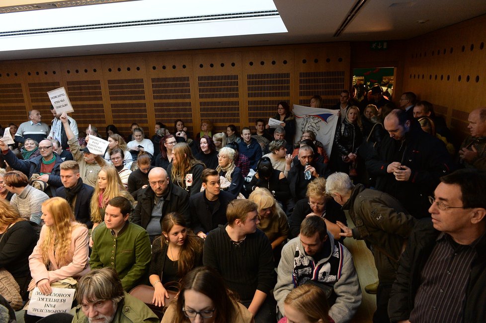 Soud o hidžáb: Ředitelka Kohoutová uspěla, studentce se omlouvat nemusí.