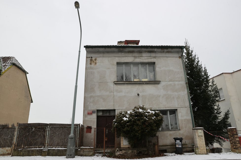 Dům v pražských Kyjích na snímcích z ledna 2021, který patří pražskému primátorovi Zdeňkovi Hřibovi. V roce 2015 ji koupil od Václava A., který se s ním teď ale soudí a chce dům zpět.