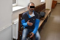 Zhádali se, kdo je správcem ubytovny: František Zdeňka ubil, u soudu plakal