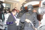 Soud s mačetovými útočníky probíhá za vyloučení veřejnosti (Ilustrační foto z předchozího soudního líčení s těmito pachateli v Nymburku)