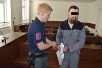Syn-vyžírka měl ubodat matku: Nechtěla ho už živit! Blikalo mi v hlavě, řekl soudu