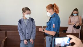 Recidivistka Petra Slazyková (31) si k dosavadním trestům připočetla dalších pět let za brutální napadení přítele.