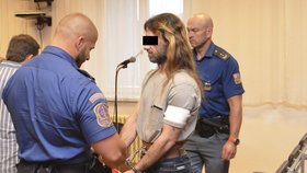 Žárlivý Miloslav (44) zaútočil nožem na milence bývalé přítelkyně. Za pokus vraždy mu hrozí 20 let vězení.