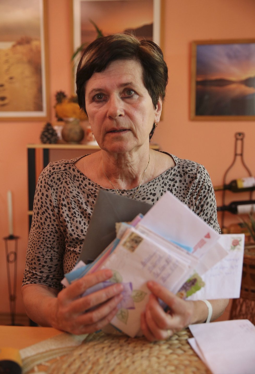 Babička Marie Nečesaná s dopisy od Lukáše