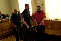 Propuštěný trestanec bez koruny kradl z hladu v nouzovém stavu: Za dva salámy a dvě vína dva roky basy