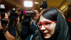 Monika Horáková přišla k soudu provokativně zahalena do šátku. Využila prý výhod svobodné země.