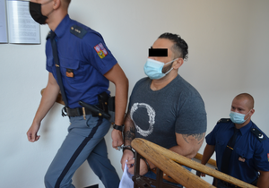 Recidivistovi Štefanovi I. (43) hrozí za pobodání muže v Ostravě až 18 let vězení.