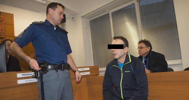 Nedostatek důkazů zprostil Rumuna obžaloby z vraždy: Kdo vystrčil prostitutku z okna?