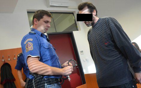 Muž přiznal, že za svůj život měl tři sexuální partnerky, přičemž tou poslední byla jeho vlastní nezletilá dcera. ***RASTR!!!