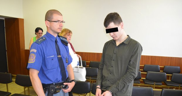 Student (19) je obžalovaný z toho, že zabil muže (†50) jediným úderem pěstí.