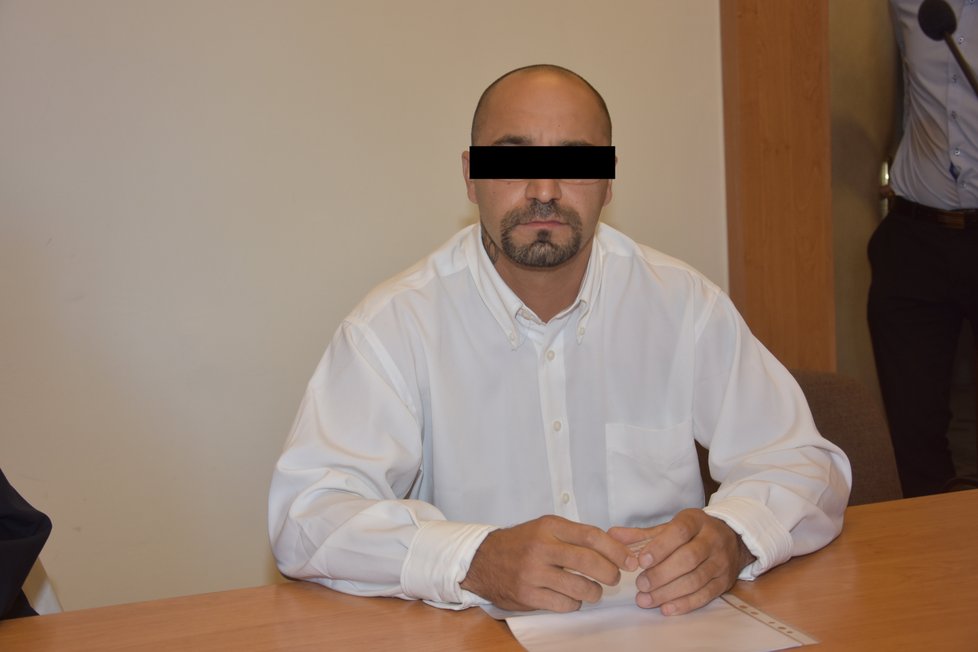 Jiřímu K. (32) hrozí u Krajského soudu v Plzni za podporu a propagaci terorismu až 15 let vězení.