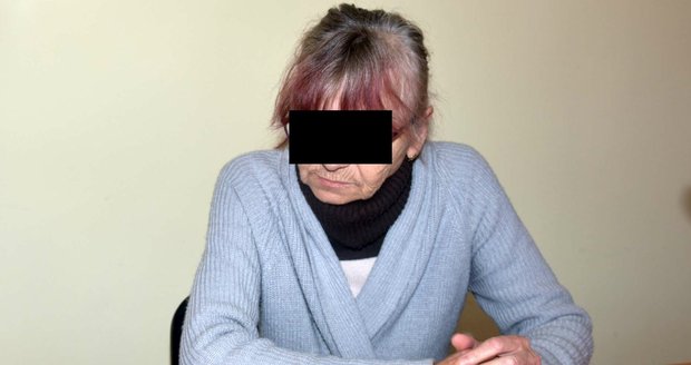 Zora K. (69) u klatovského soudu. Zora K. (69) u klatovského soudu.