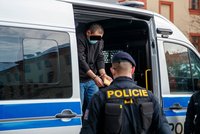 VIDEO: Usvědčený vrah vrazil pražskému policistovi pěstí! „Tohle je tvůj poslední den u policie,“ křičel