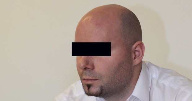 Policista Pavel S. (29) u Krajského soudu v Plzni